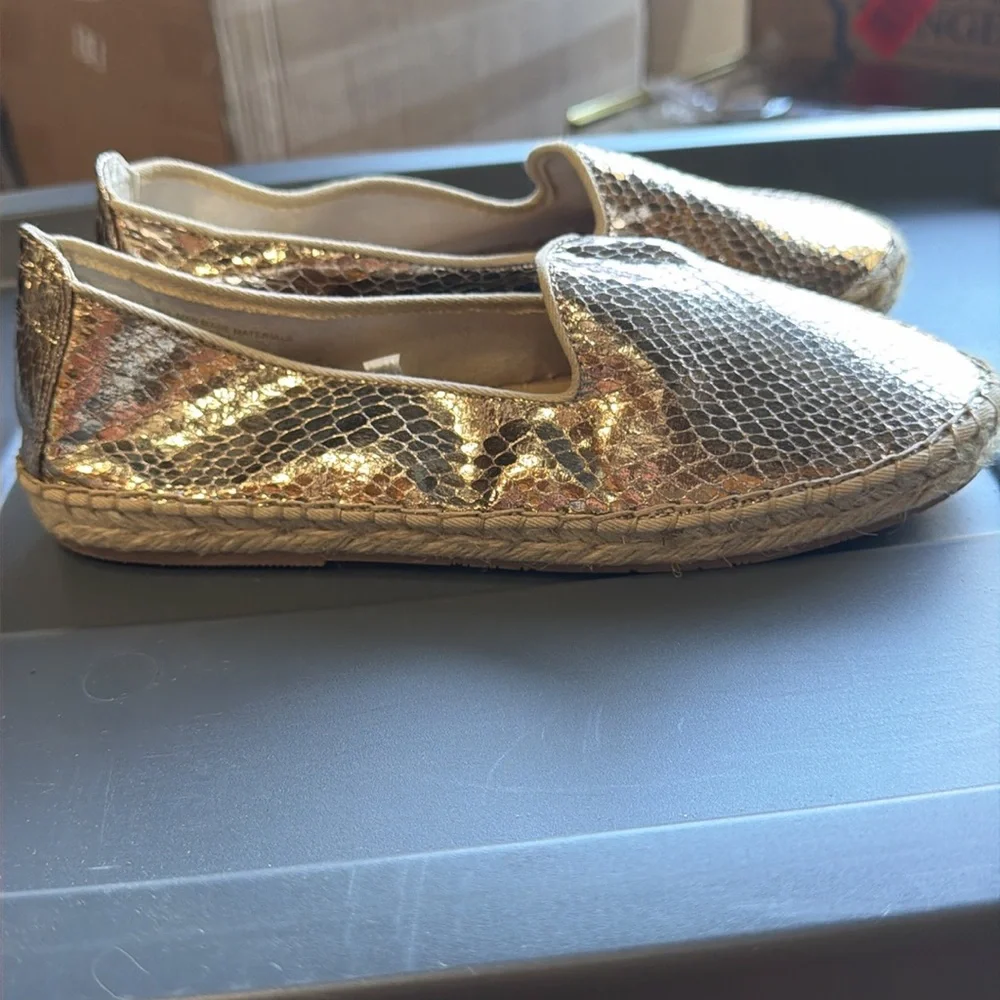 DV by Dolce Vita Tia Gold Snakeskin Espadrille Flats • Size 8 • Unworn